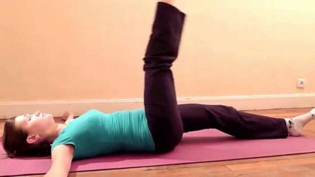 À la maison, vous pouvez faire de la gymnastique pour le traitement et la prévention de l'arthrose du genou.